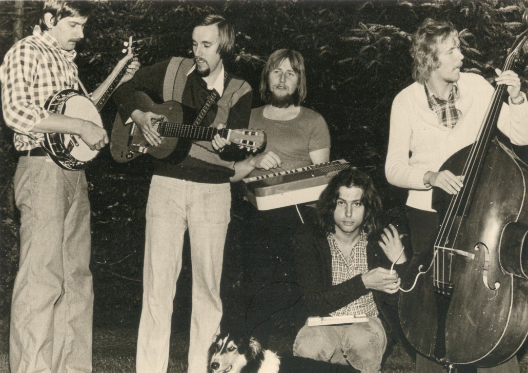 Garden City Company mit Bandhund „Katja“. Gründungsmitglieder vlnr. Klaus Beike, Reiner Alberts, Ewald Geiken, Gerhard Schlömer und Günter Tjards